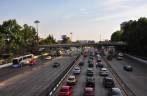 Uma das dezenas de freeways que cortam a Cidade do México, capital do país